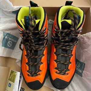 NEW Scarpa Charmoz mountaineering boots - Men's